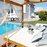 Muthee Luxurious Private