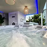 Muthee Luxurious Private