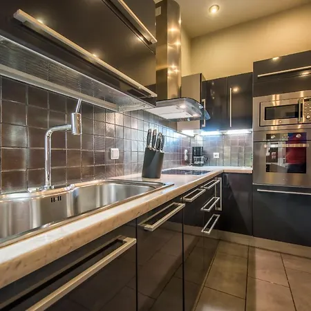 Muthee Luxurious Private Laganas