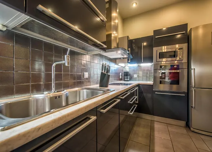 Muthee Luxurious Private Laganas