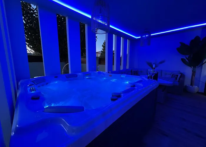 Muthee Luxurious Private Villa Laganas