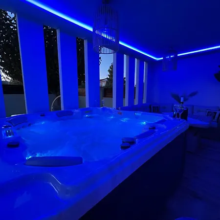 Muthee Luxurious Private Villa Laganas
