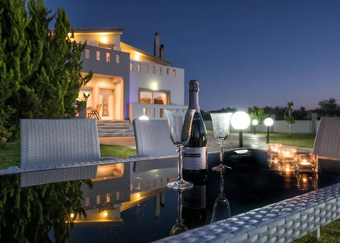 Muthee Luxurious Private Villa Laganas