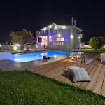 Vila Muthee Luxurious Private