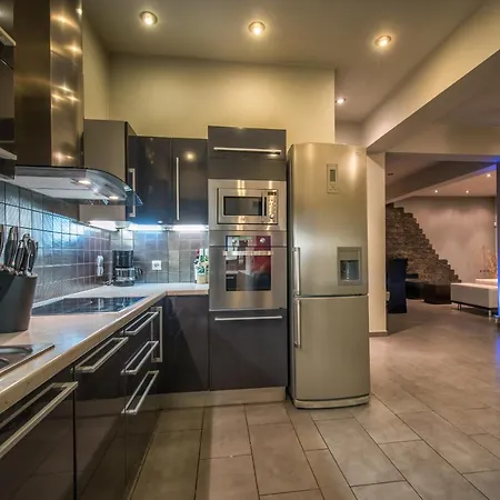 Muthee Luxurious Private Villa Laganas