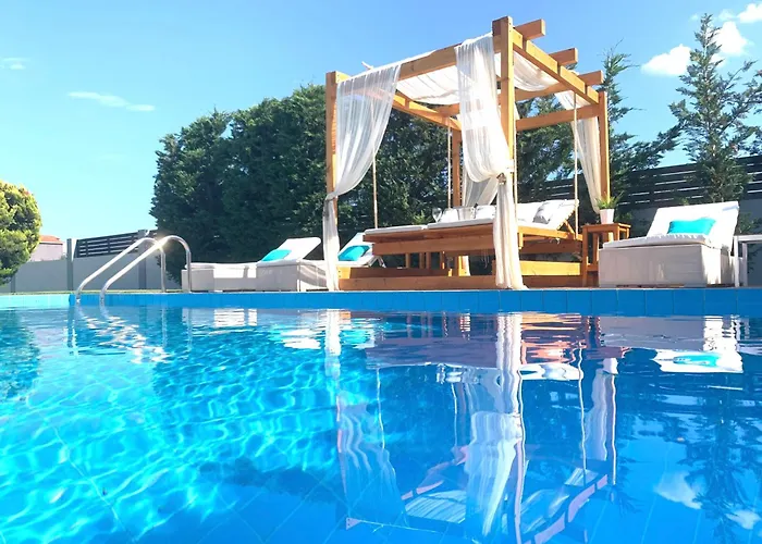 Muthee Luxurious Private * Лаганас